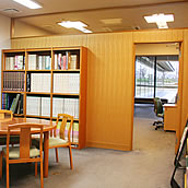 富山県水墨美術館　図書室