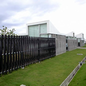 2008年に完成した「健康管理センター」の外観。